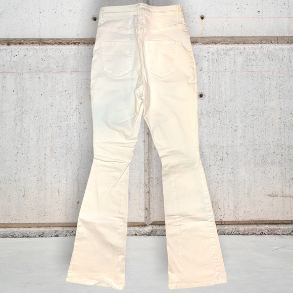 Fashion Nova white flare jean - Picture 4 of 6